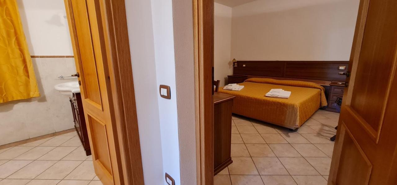 Aparthotel Oasi Del Grillo Castelnuovo Berardenga Exterior foto
