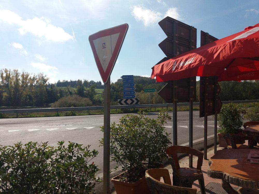 Aparthotel Oasi Del Grillo Castelnuovo Berardenga Exterior foto