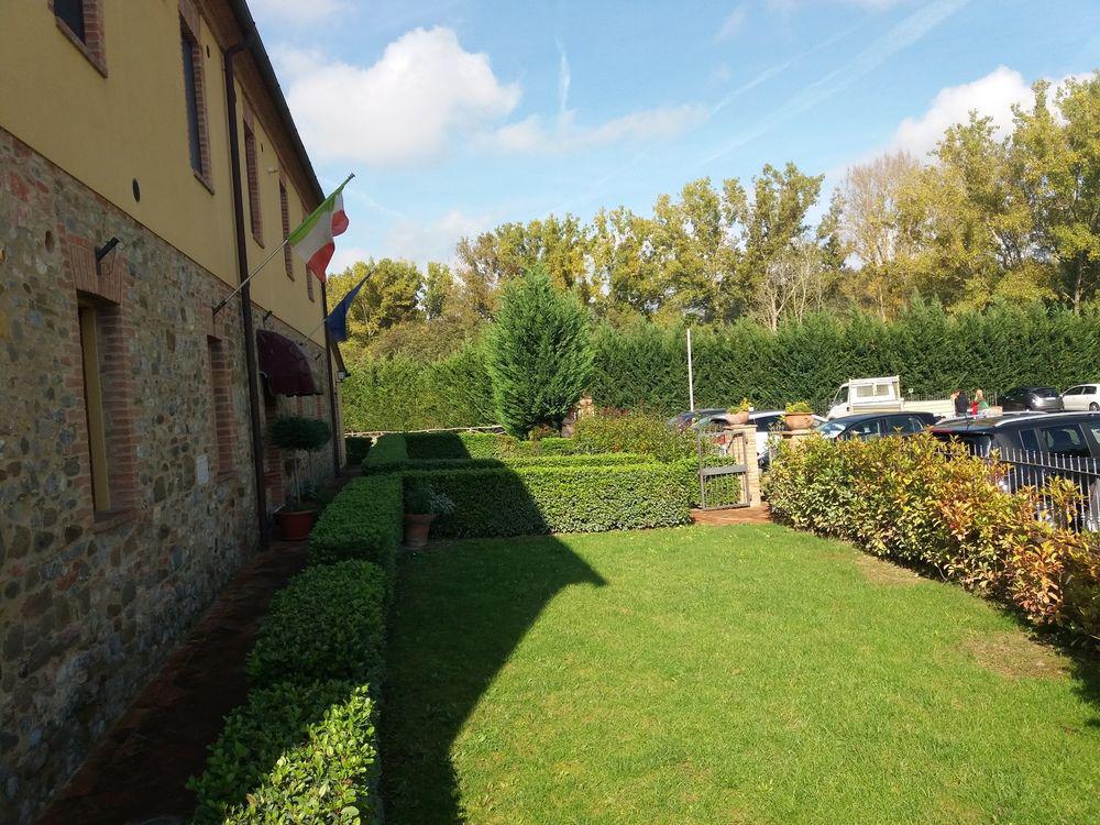 Aparthotel Oasi Del Grillo Castelnuovo Berardenga Exterior foto
