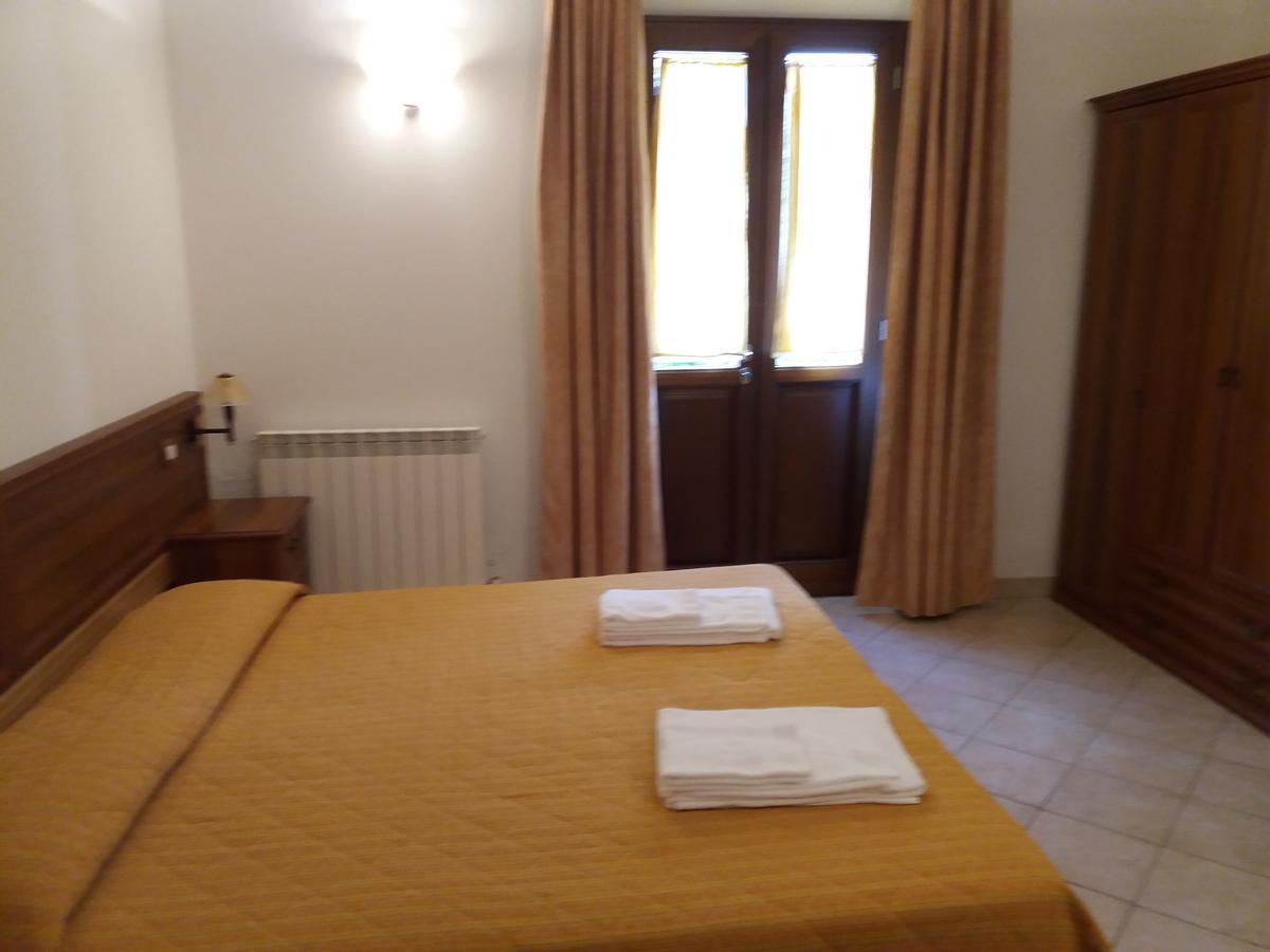 Aparthotel Oasi Del Grillo Castelnuovo Berardenga Exterior foto