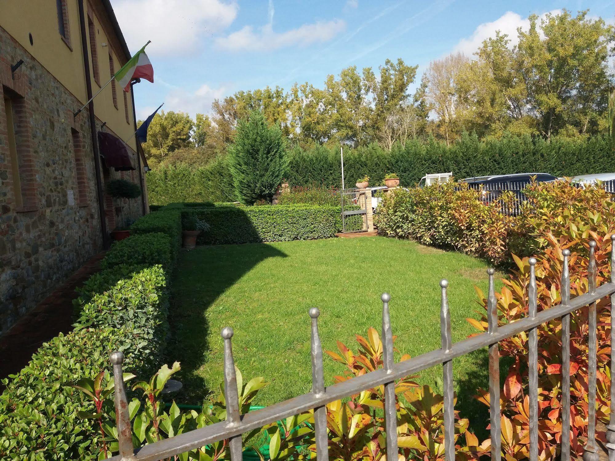 Aparthotel Oasi Del Grillo Castelnuovo Berardenga Exterior foto