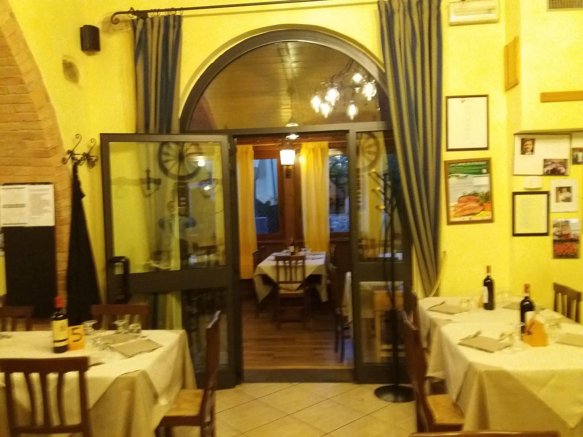 Aparthotel Oasi Del Grillo Castelnuovo Berardenga Exterior foto