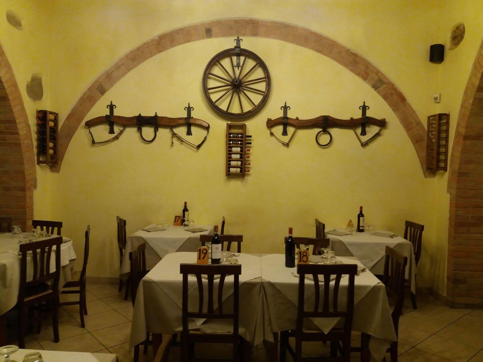 Aparthotel Oasi Del Grillo Castelnuovo Berardenga Exterior foto
