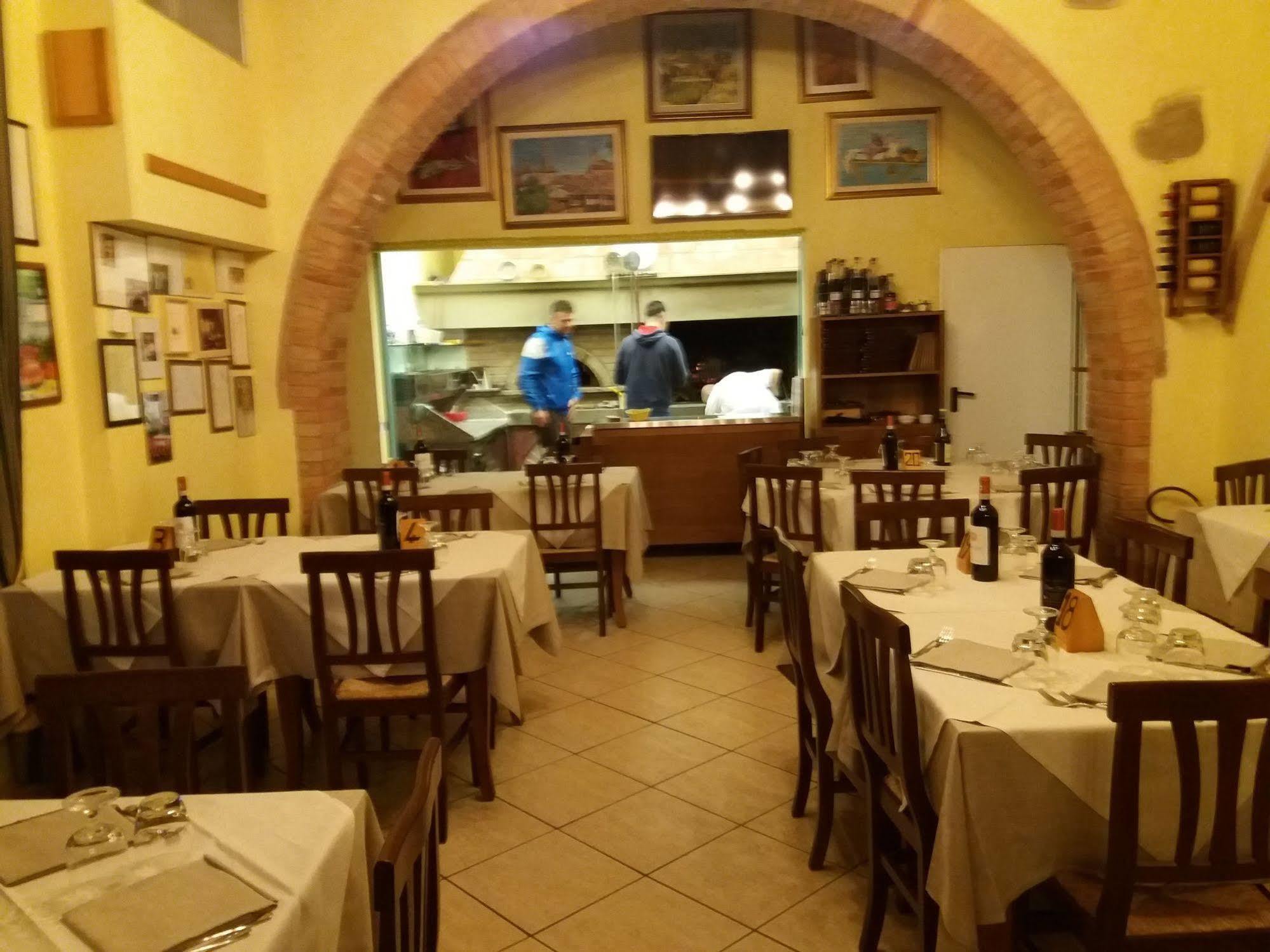 Aparthotel Oasi Del Grillo Castelnuovo Berardenga Exterior foto