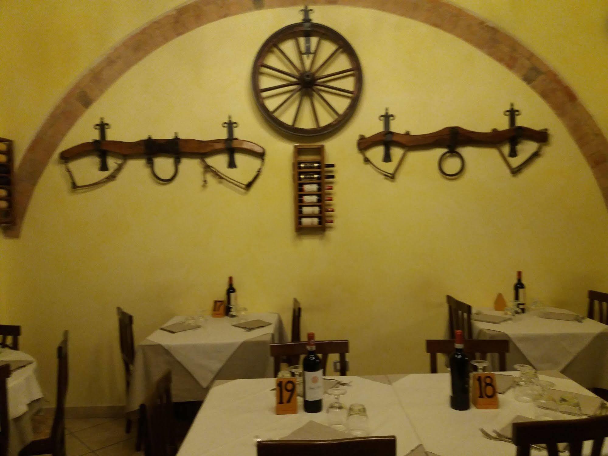 Aparthotel Oasi Del Grillo Castelnuovo Berardenga Exterior foto