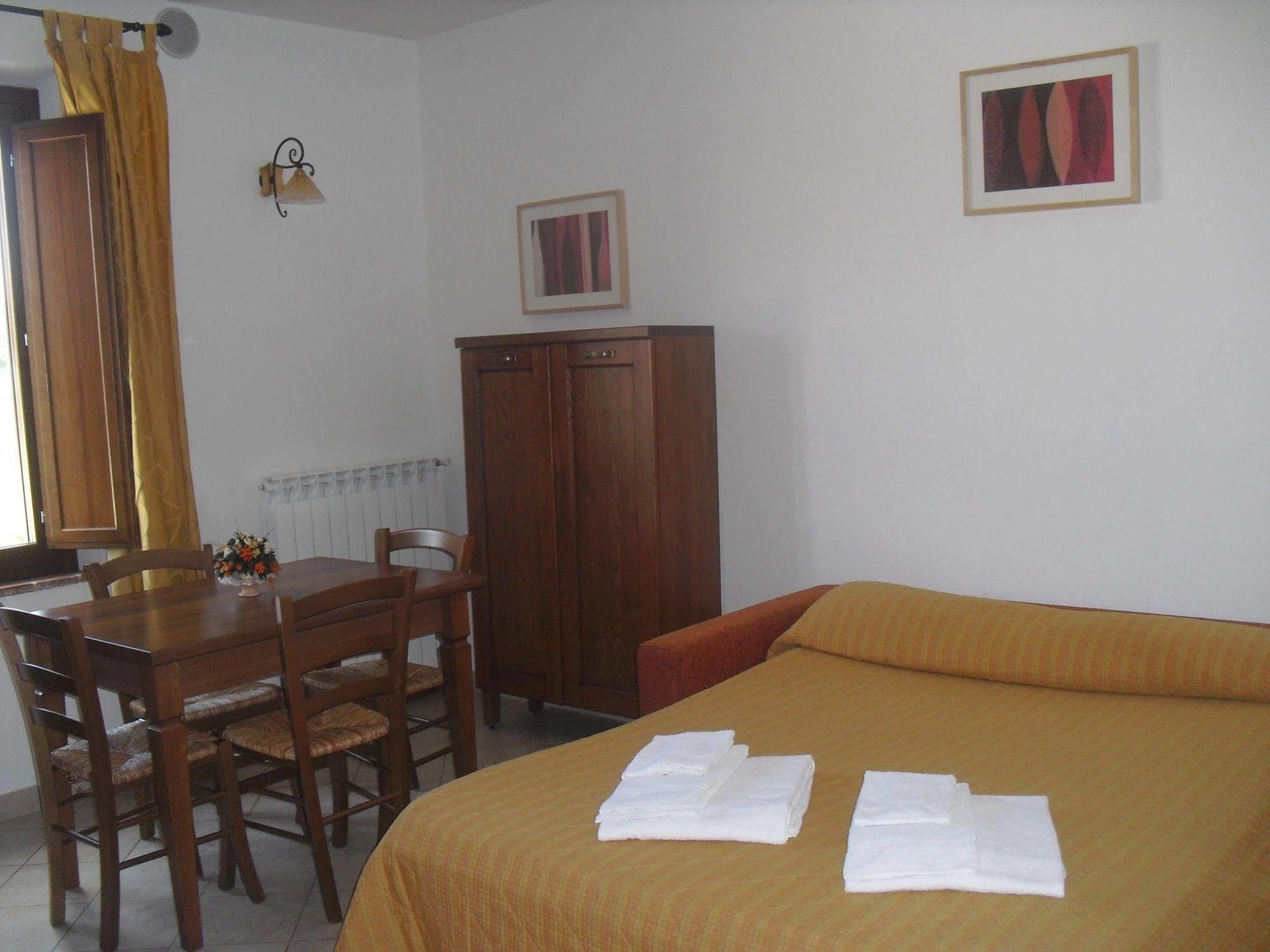 Aparthotel Oasi Del Grillo Castelnuovo Berardenga Exterior foto